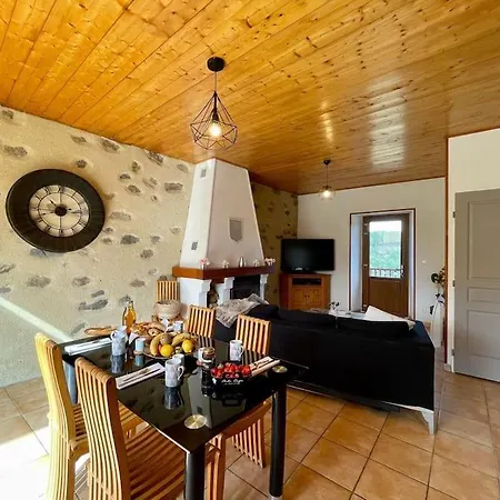 Les Voutes Du Chambon Holiday home *